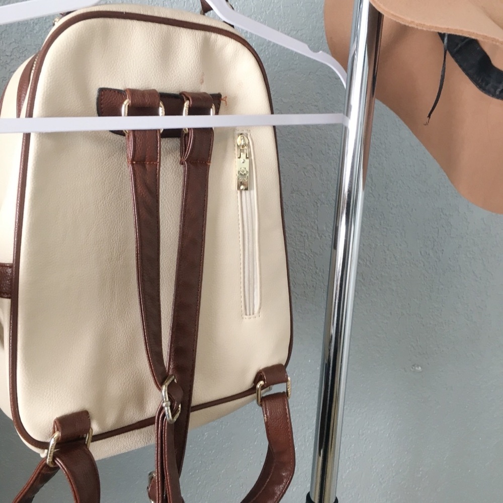 Leather backpack - Picture 3 of 3